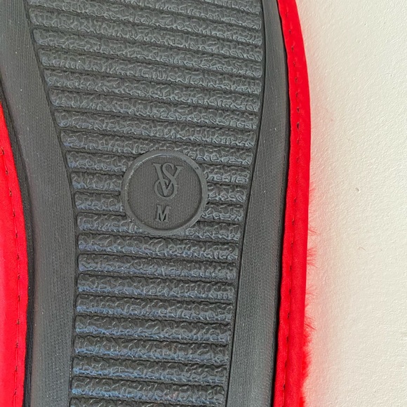 NWT Victoria’s Secret Closed-Toe Faux Fur Slippers - Picture 5 of 14